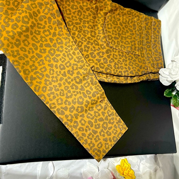 Wild and Witty button up leopard skinny leg jeans - Picture 3 of 4